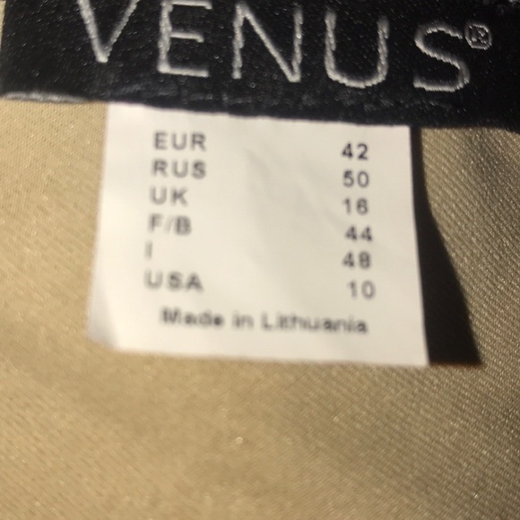 ✍🏼 Price 👎🏼 Very flattering dress - Picture 3 of 3